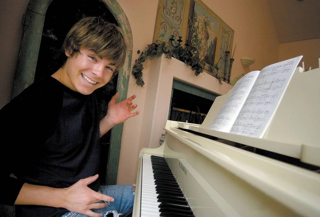Zac Efron piano