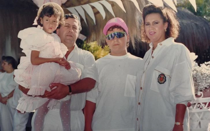 Manuela Escobar with family