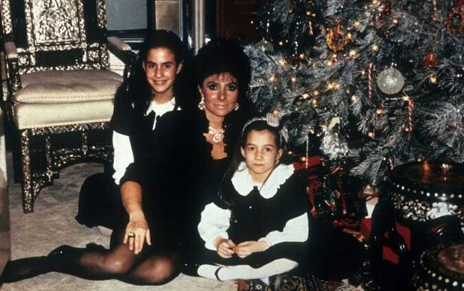 Alessandra with her mother Patrizia and sister Allegra