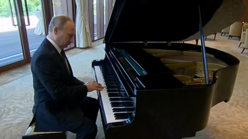 Vladimir Putin piano